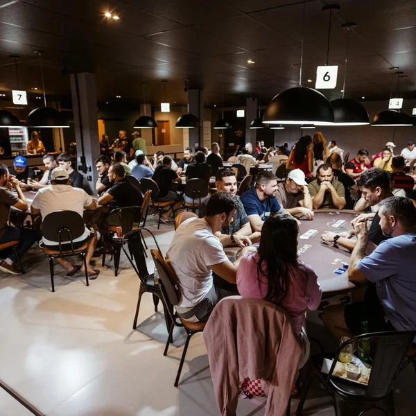 凤凰娱乐棋牌游戏